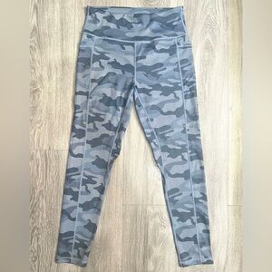 NWOT GRAY BLUE CAMO COMPRESSION LEGGINGS SIZE XL POCKETS SPANDEX
